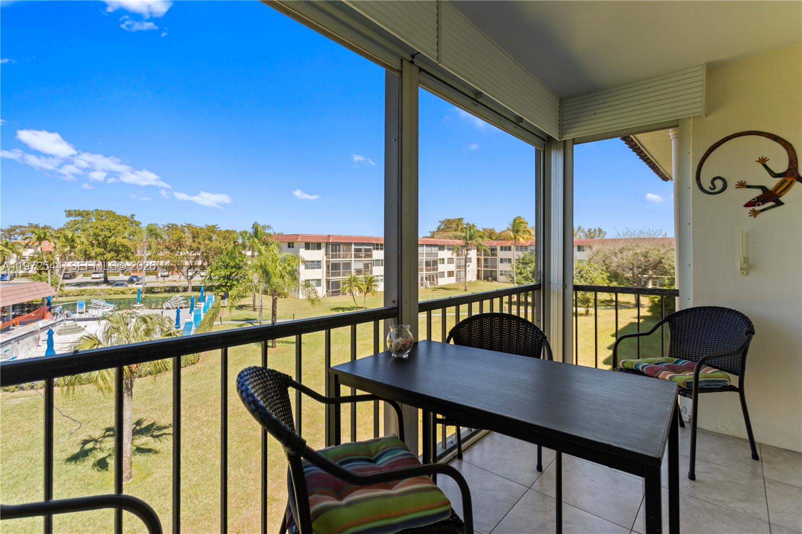 HOLLYBROOK GOLF AND - Residential