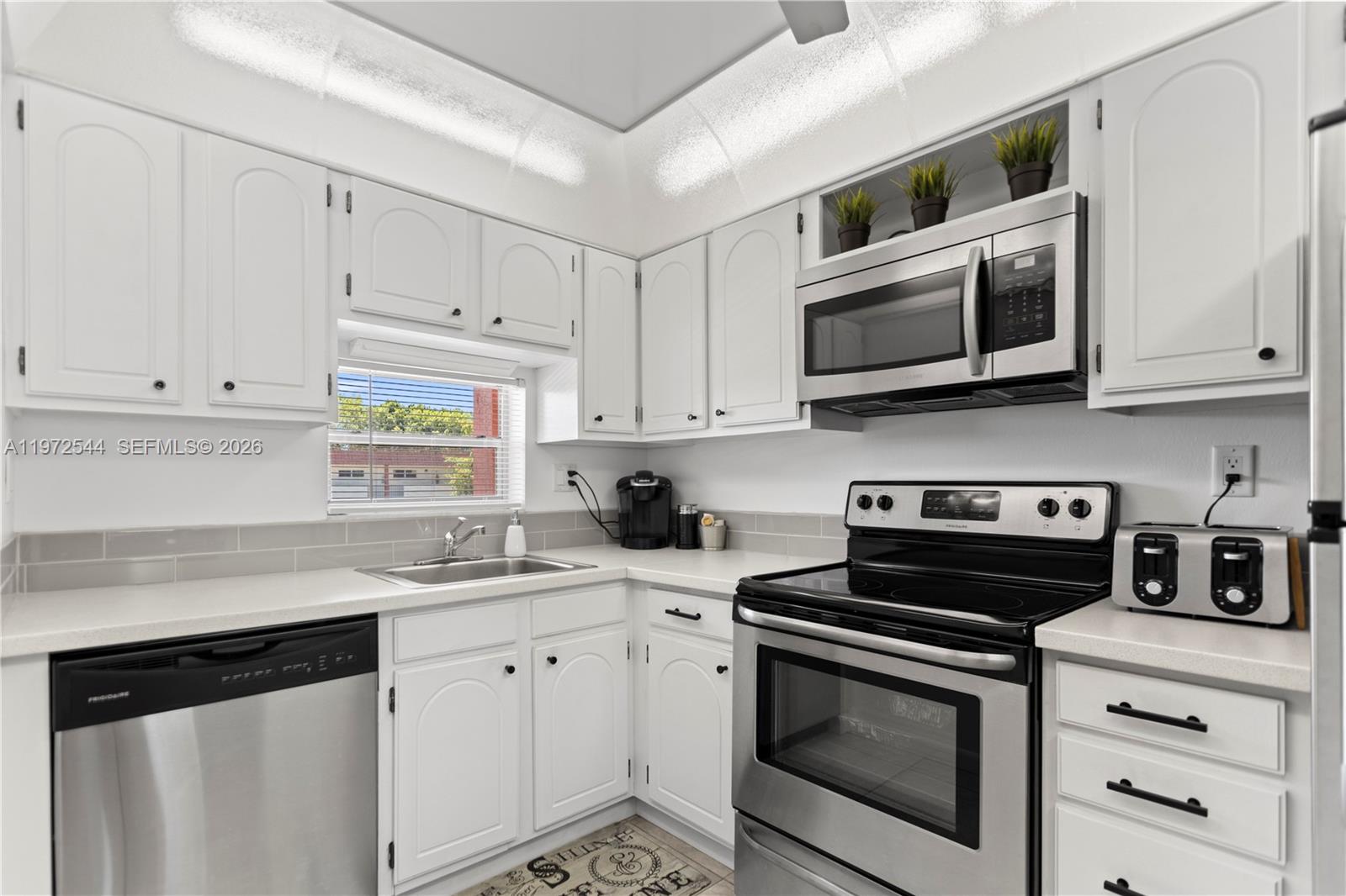 HOLLYBROOK GOLF AND - Residential