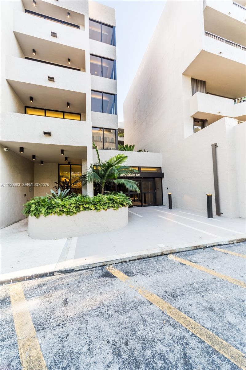 KEY COLONY CONDO #4 - Residential Lease