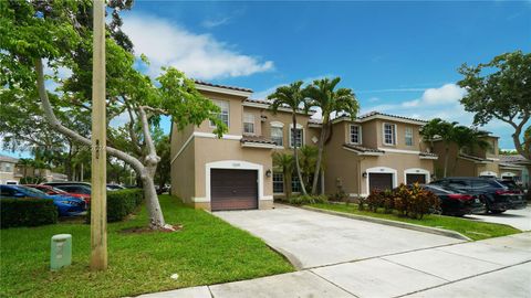 Townhouse in Plantation FL 13219 7th Pl Pl.jpg