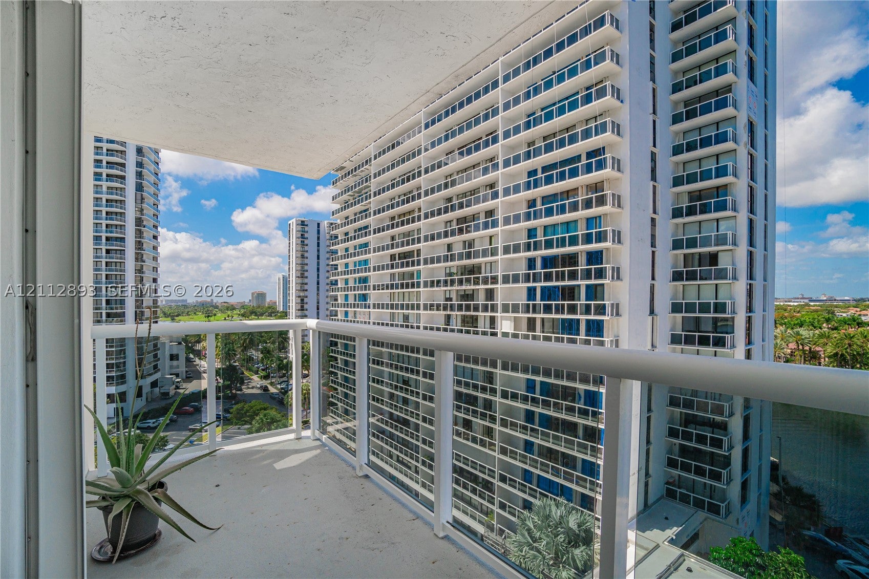 20515 E Country Club Dr 1048, Aventura FL 33180