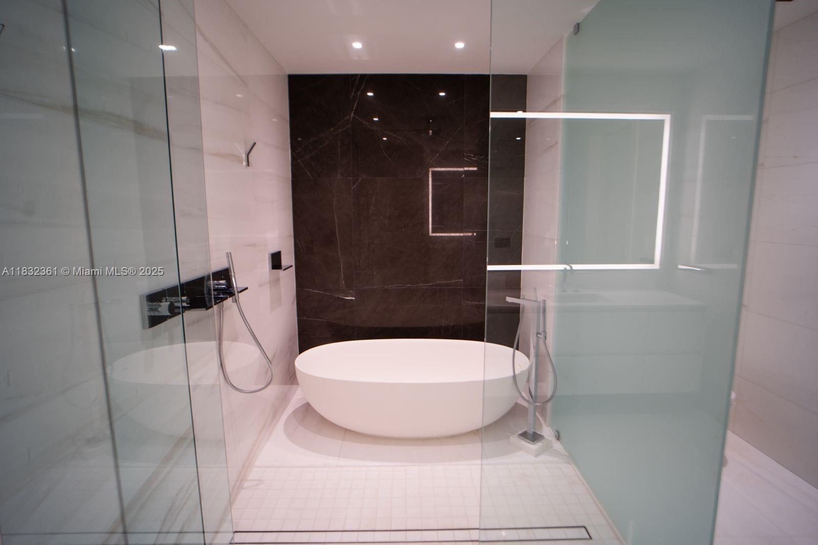 ASTON MARTIN - Residential