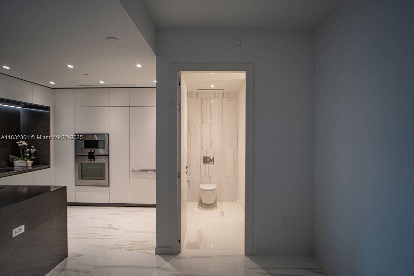 ASTON MARTIN - Residential