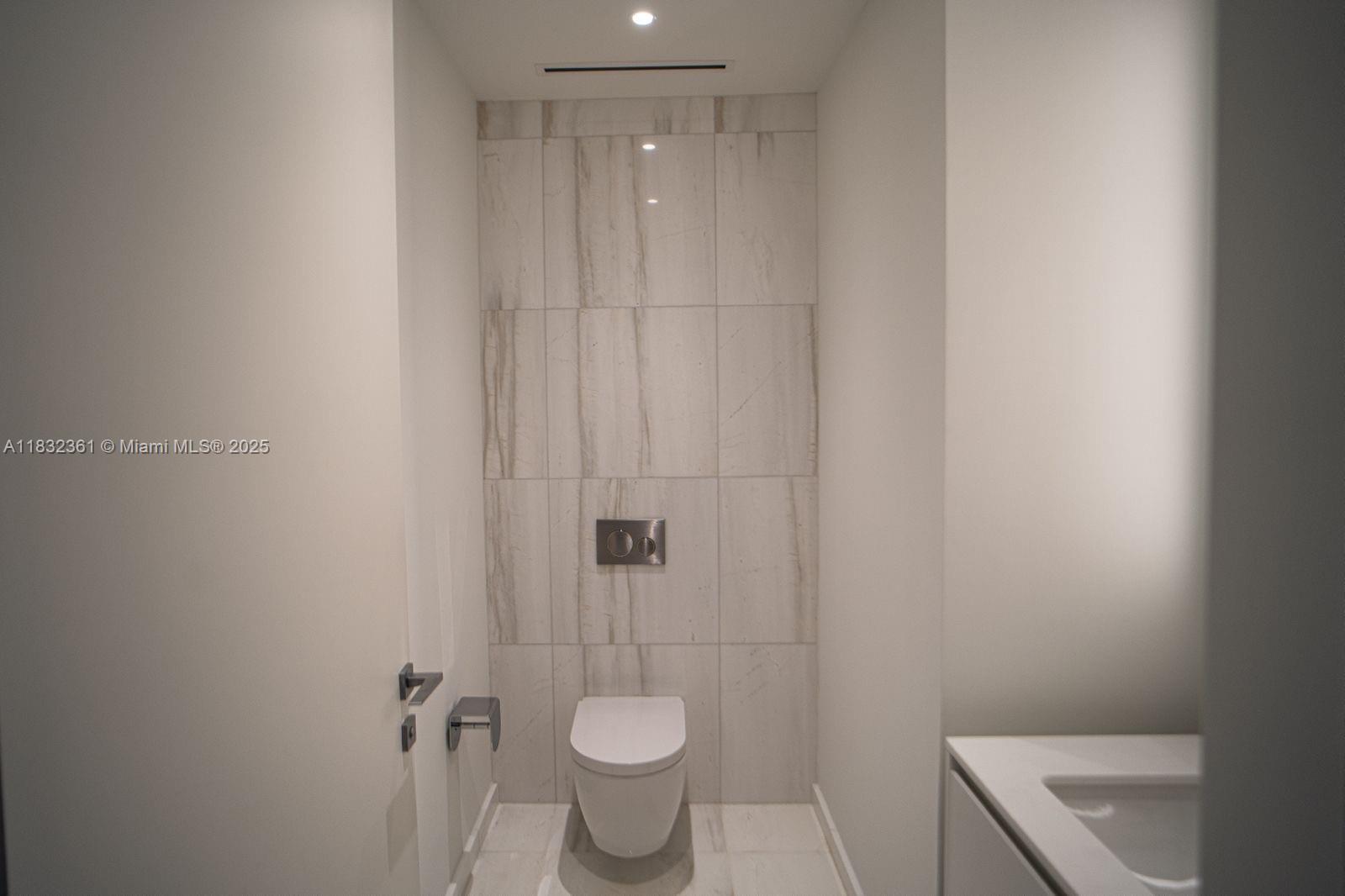 ASTON MARTIN - Residential