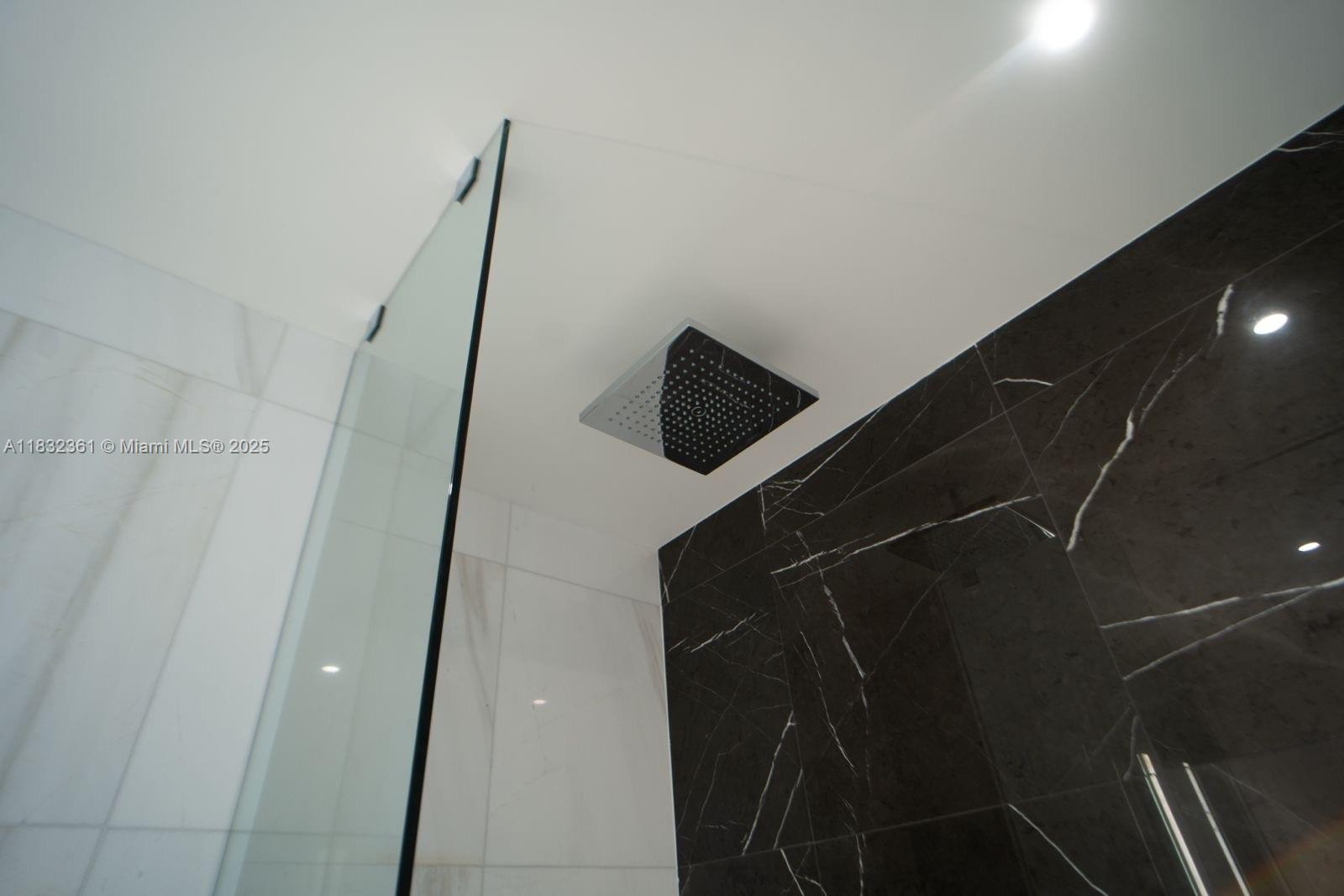 ASTON MARTIN - Residential