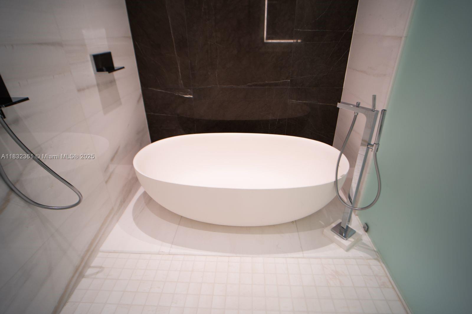 ASTON MARTIN - Residential