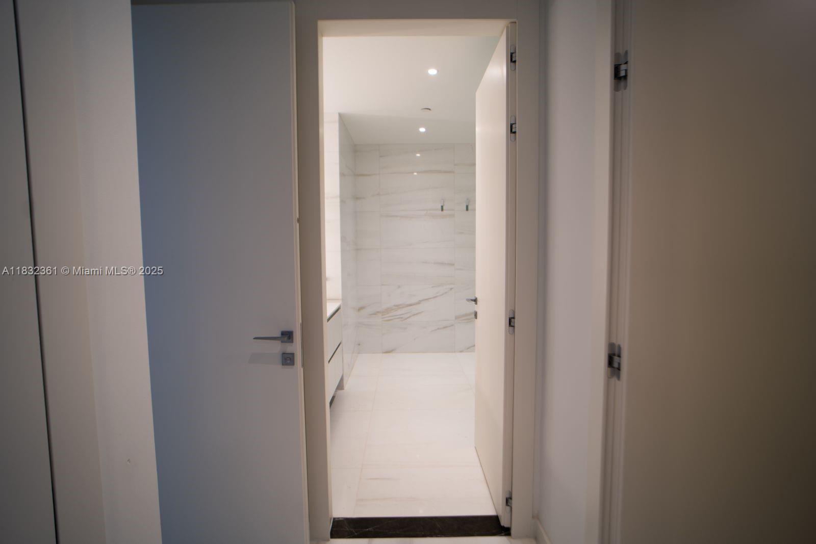 ASTON MARTIN - Residential