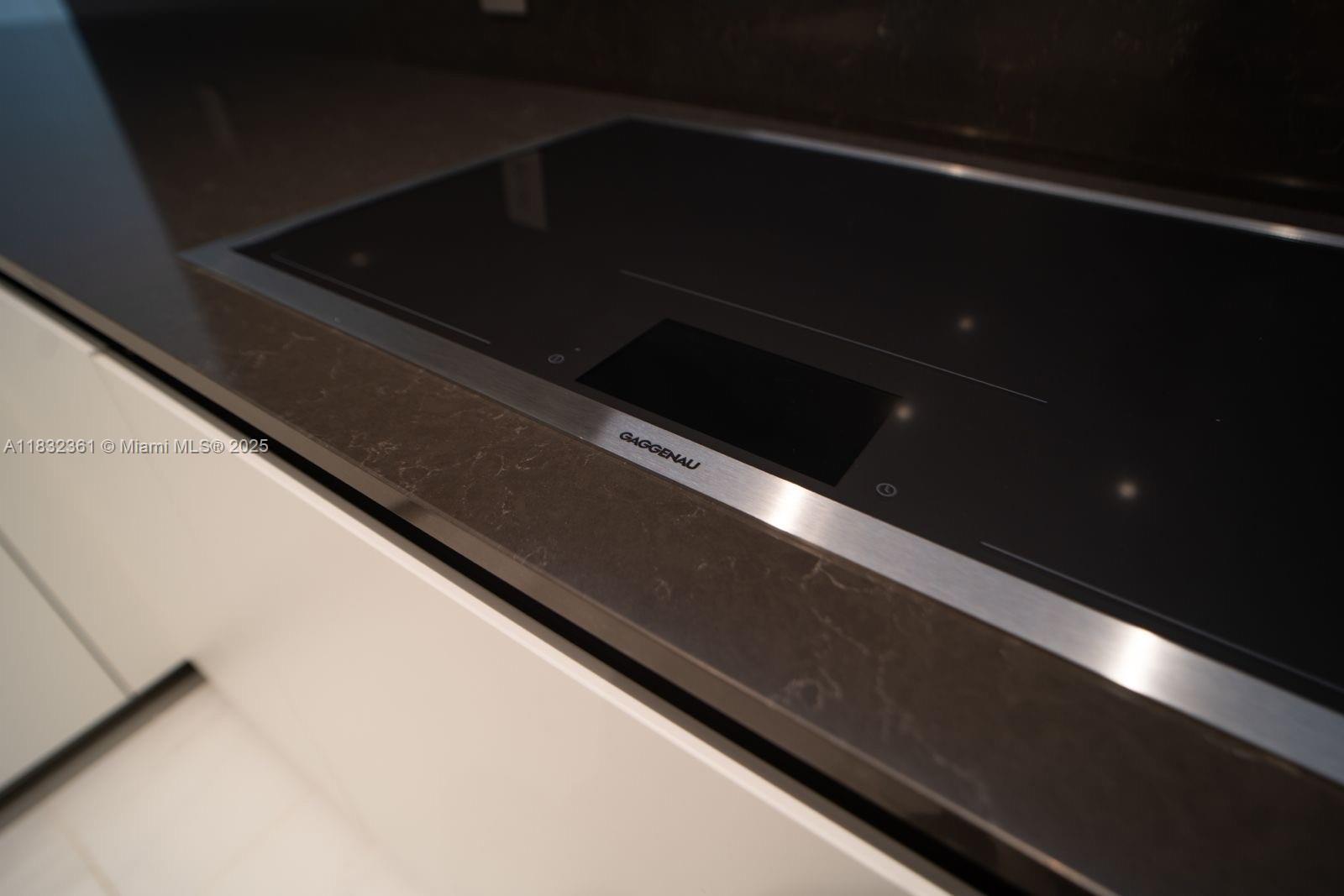 ASTON MARTIN - Residential