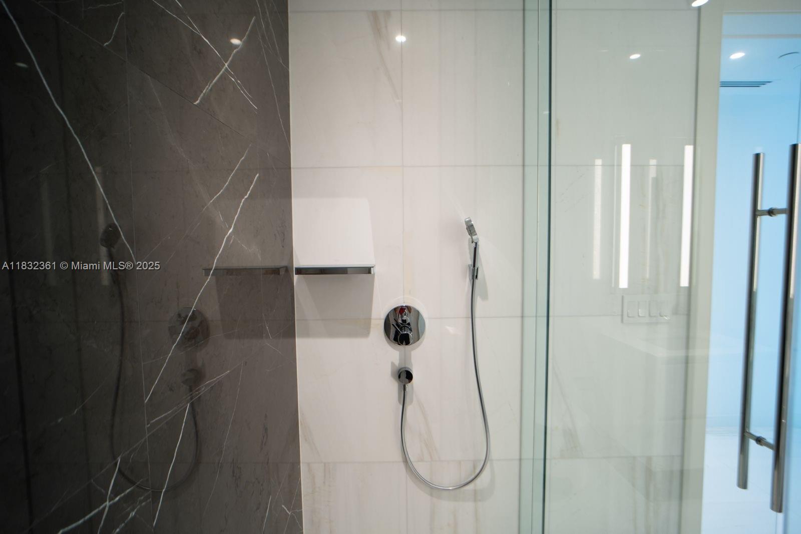 ASTON MARTIN - Residential