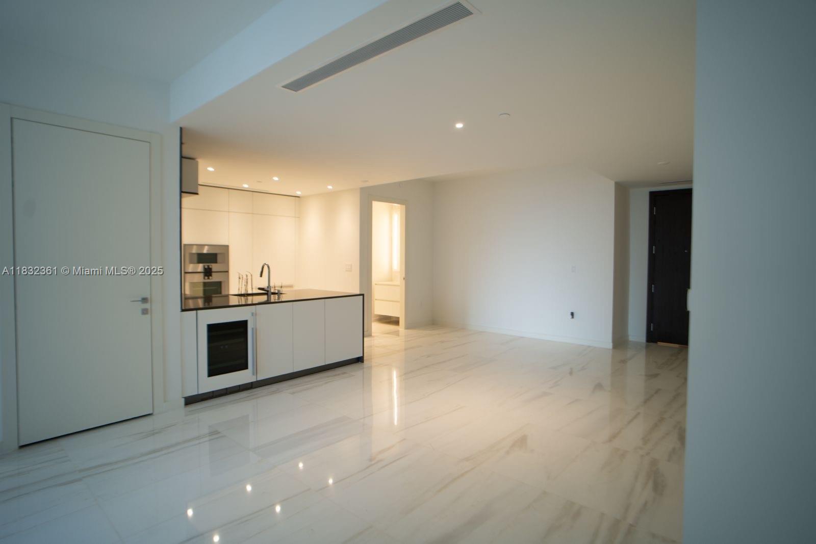 ASTON MARTIN - Residential