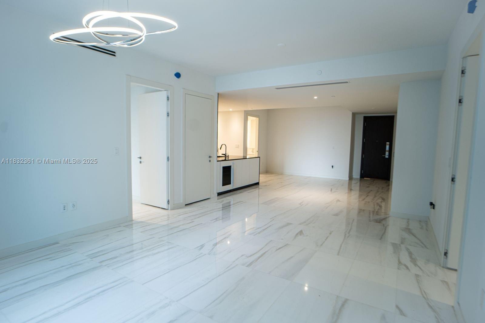 ASTON MARTIN - Residential