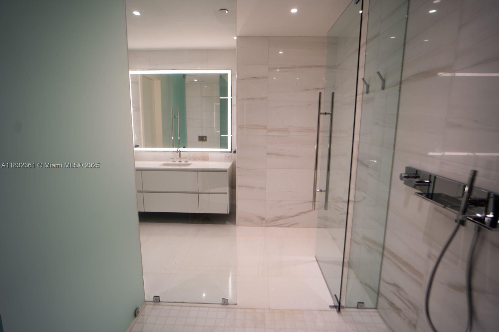 ASTON MARTIN - Residential