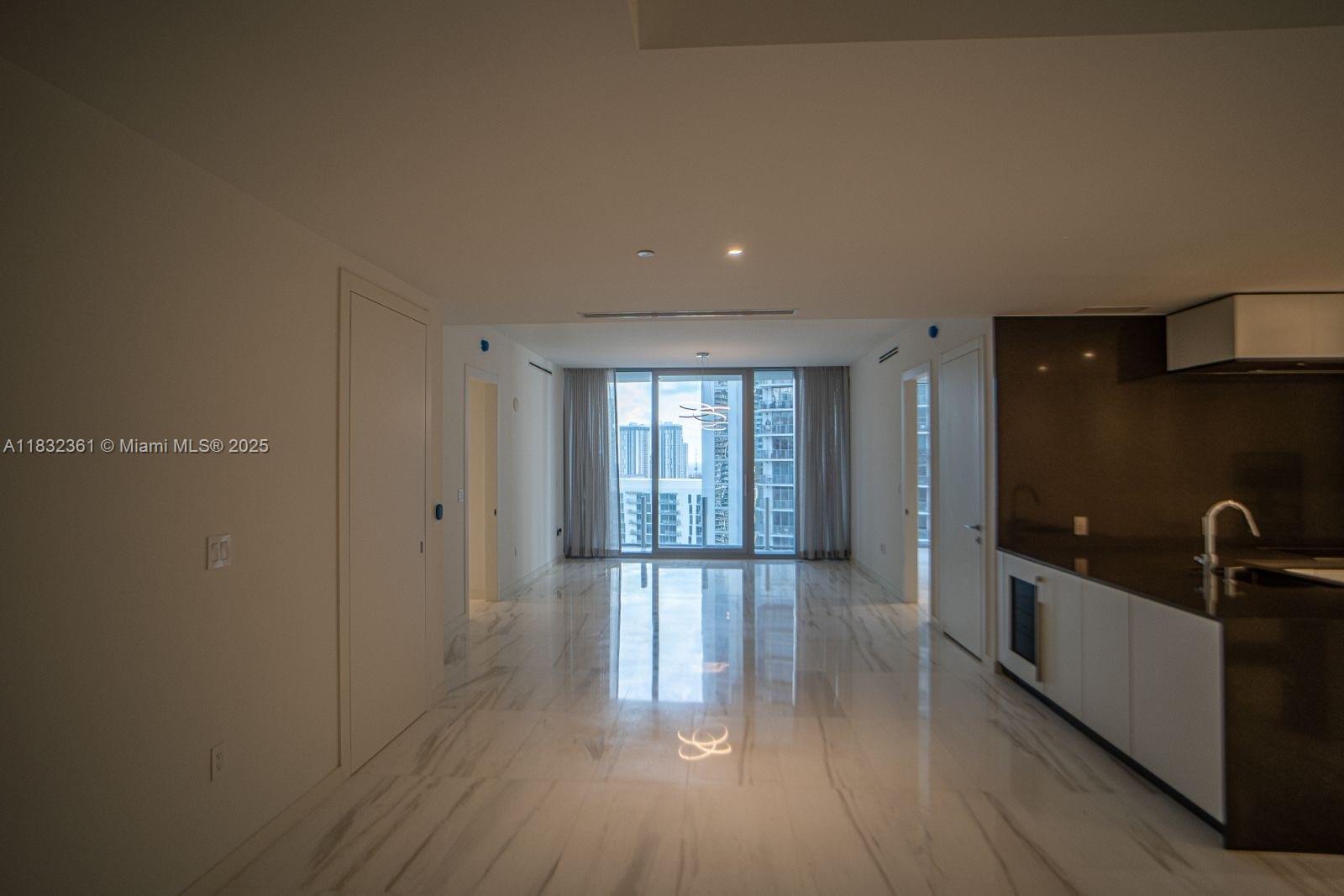 ASTON MARTIN - Residential