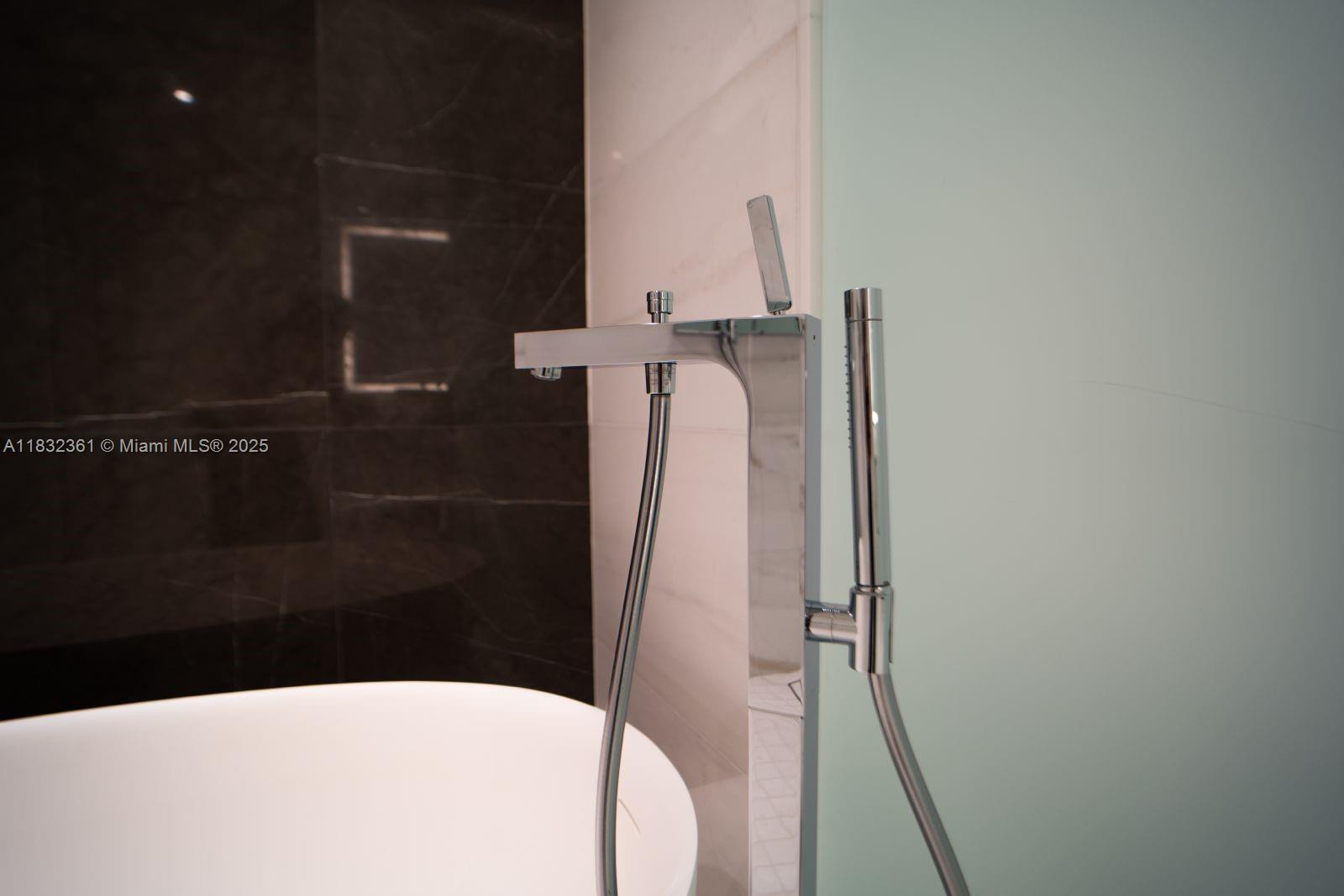 ASTON MARTIN - Residential