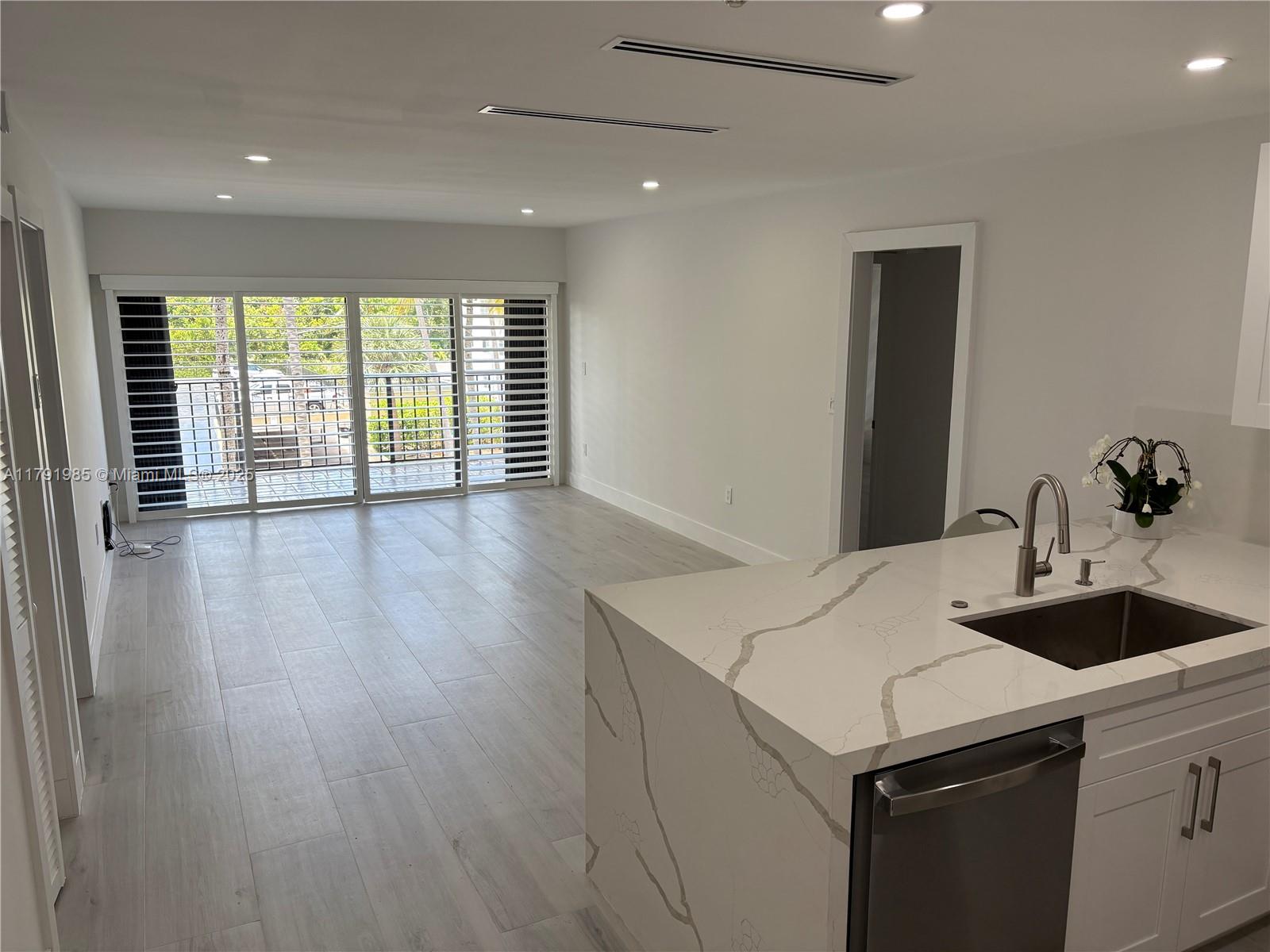 575 Crandon Blvd 307, Key Biscayne, Miami-Dade County, Florida - 3 Bedrooms  
2 Bathrooms - 