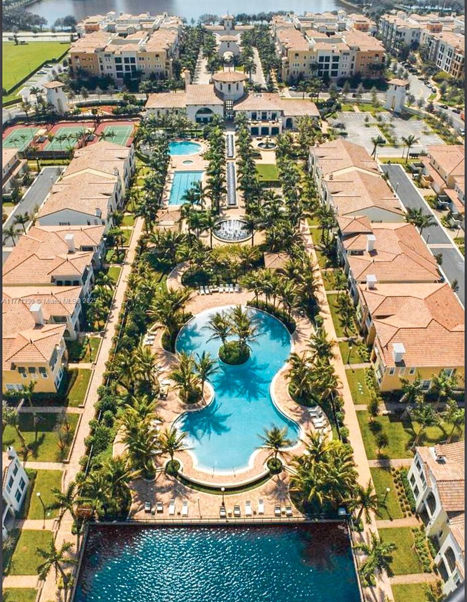 SAWGRASS LAKES - Residential