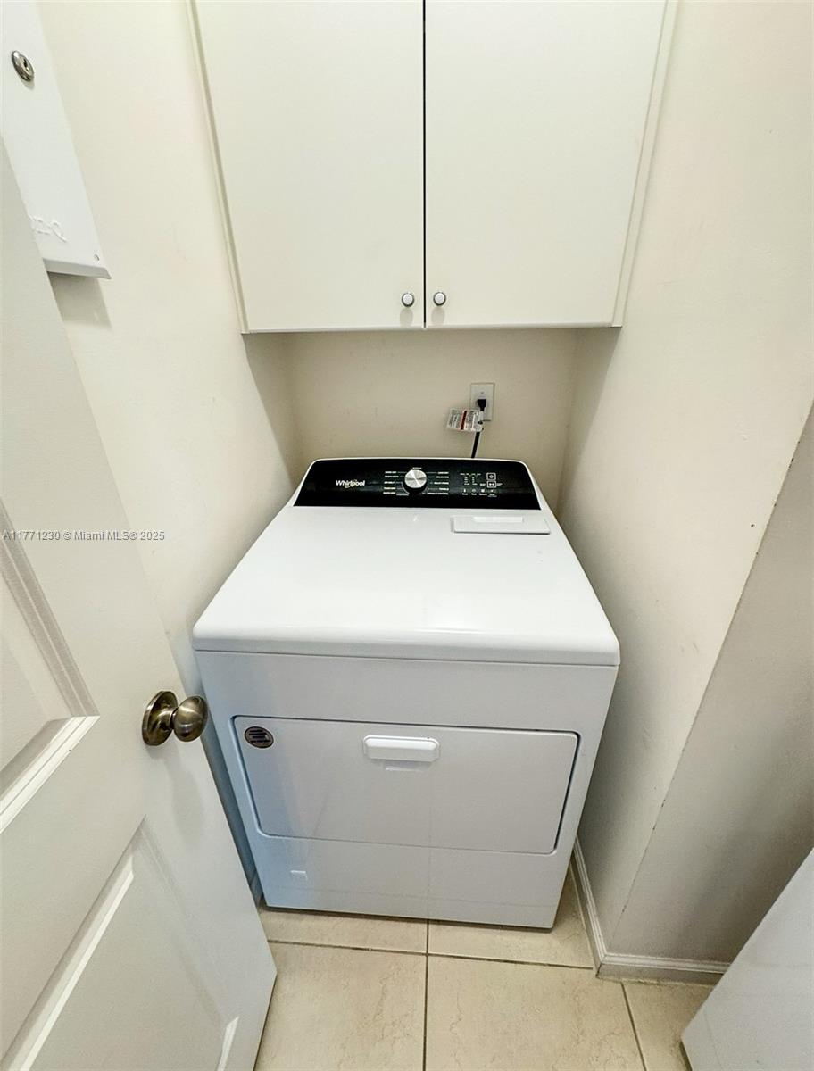 SAWGRASS LAKES - Residential