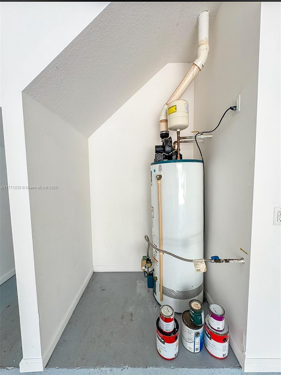 SAWGRASS LAKES - Residential