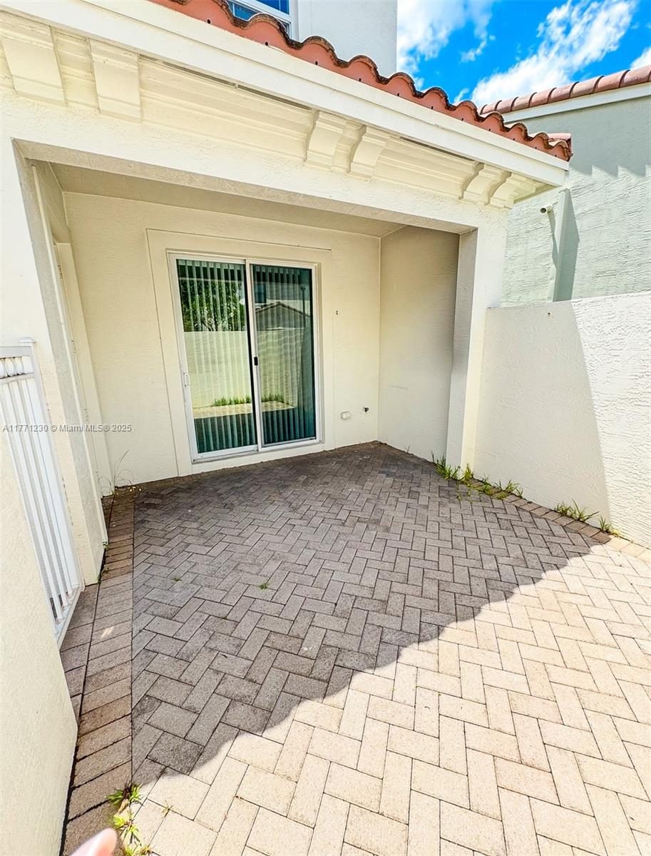 SAWGRASS LAKES - Residential