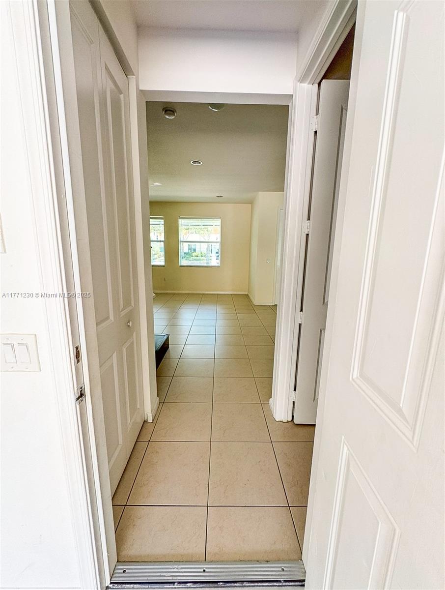 SAWGRASS LAKES - Residential