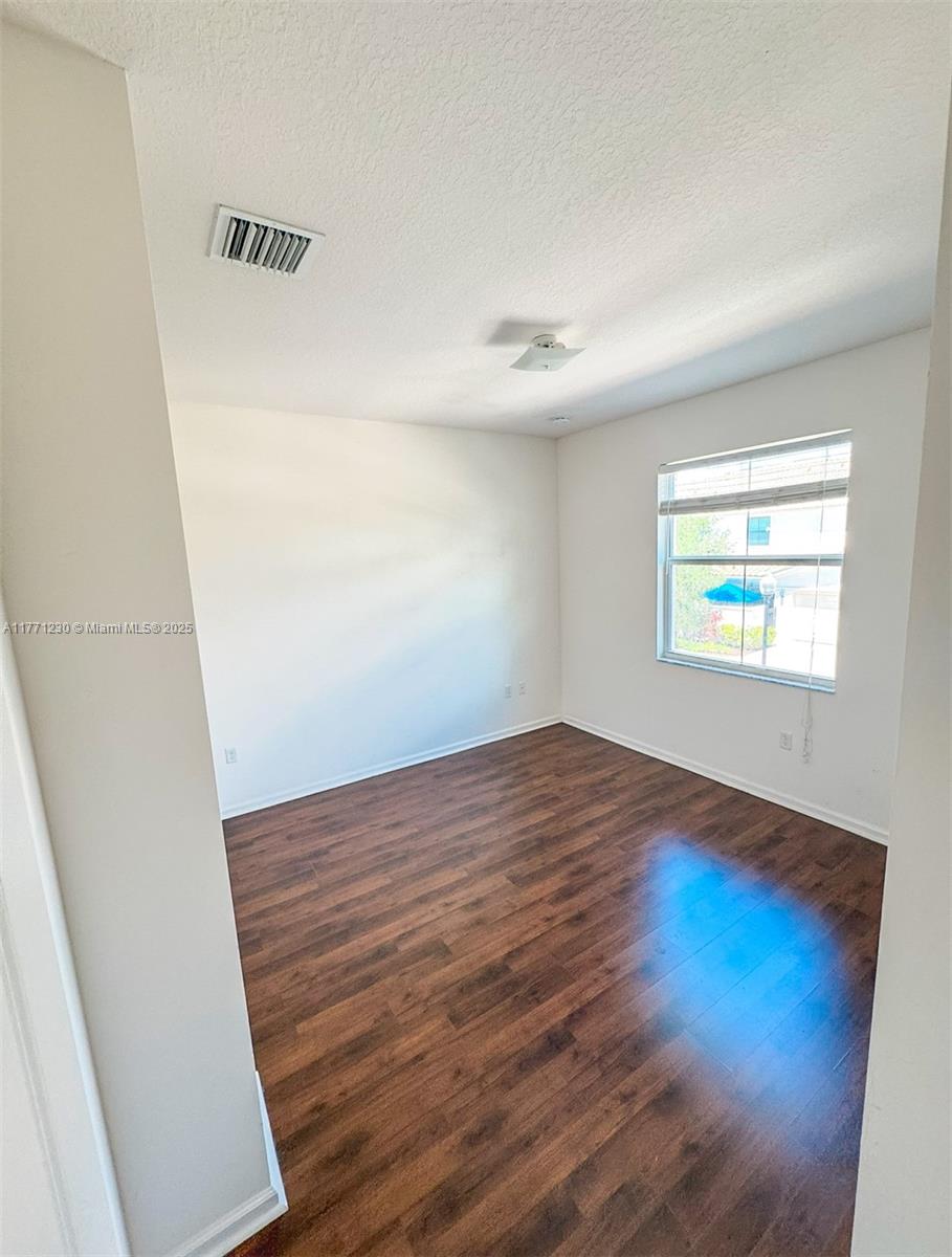 SAWGRASS LAKES - Residential