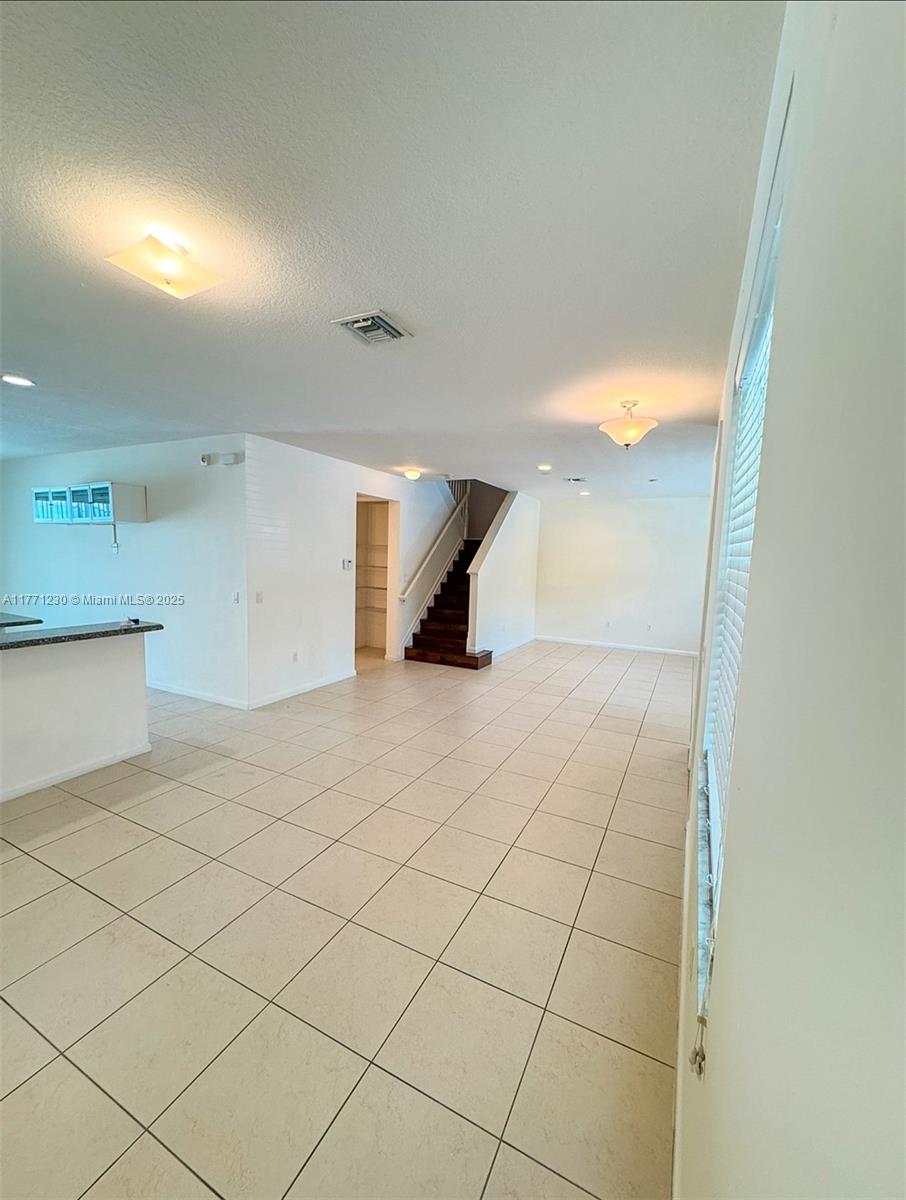 SAWGRASS LAKES - Residential