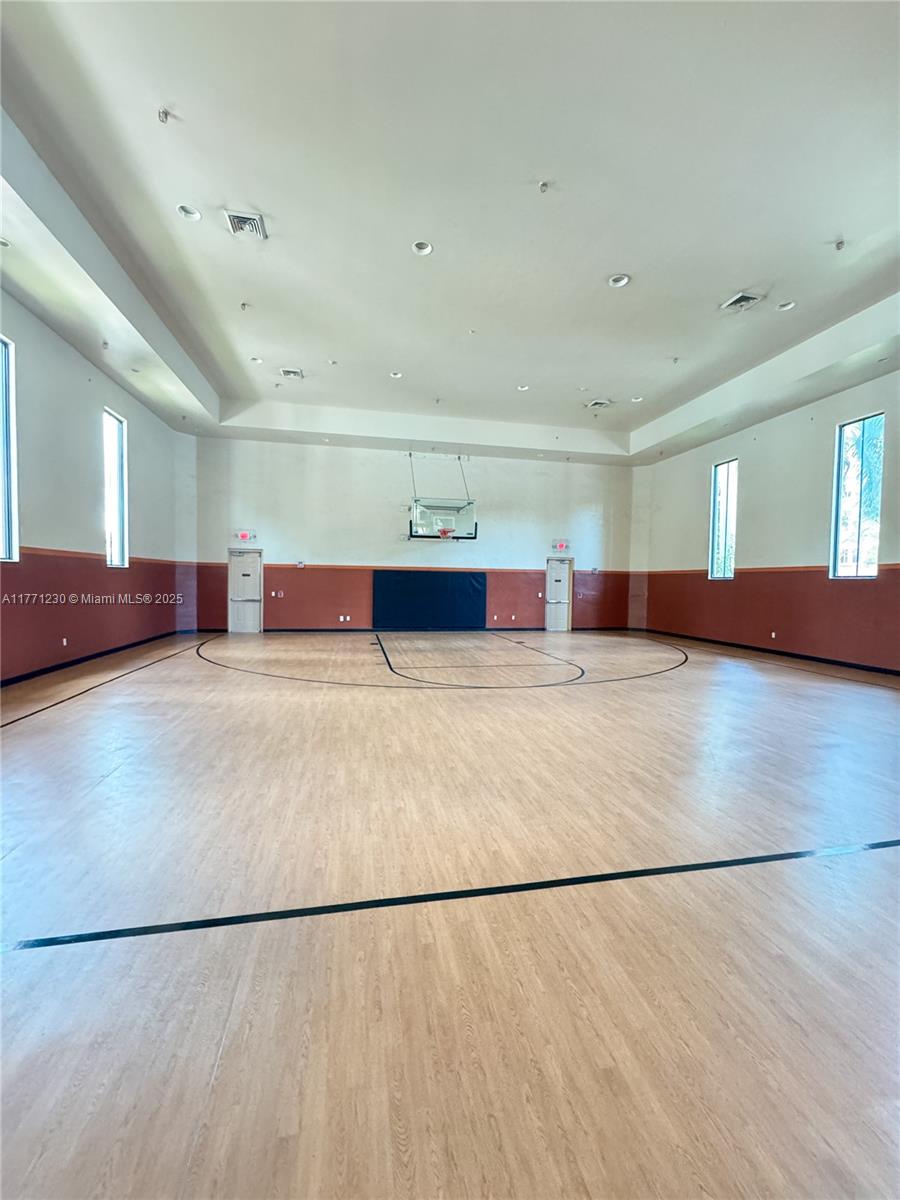 SAWGRASS LAKES - Residential