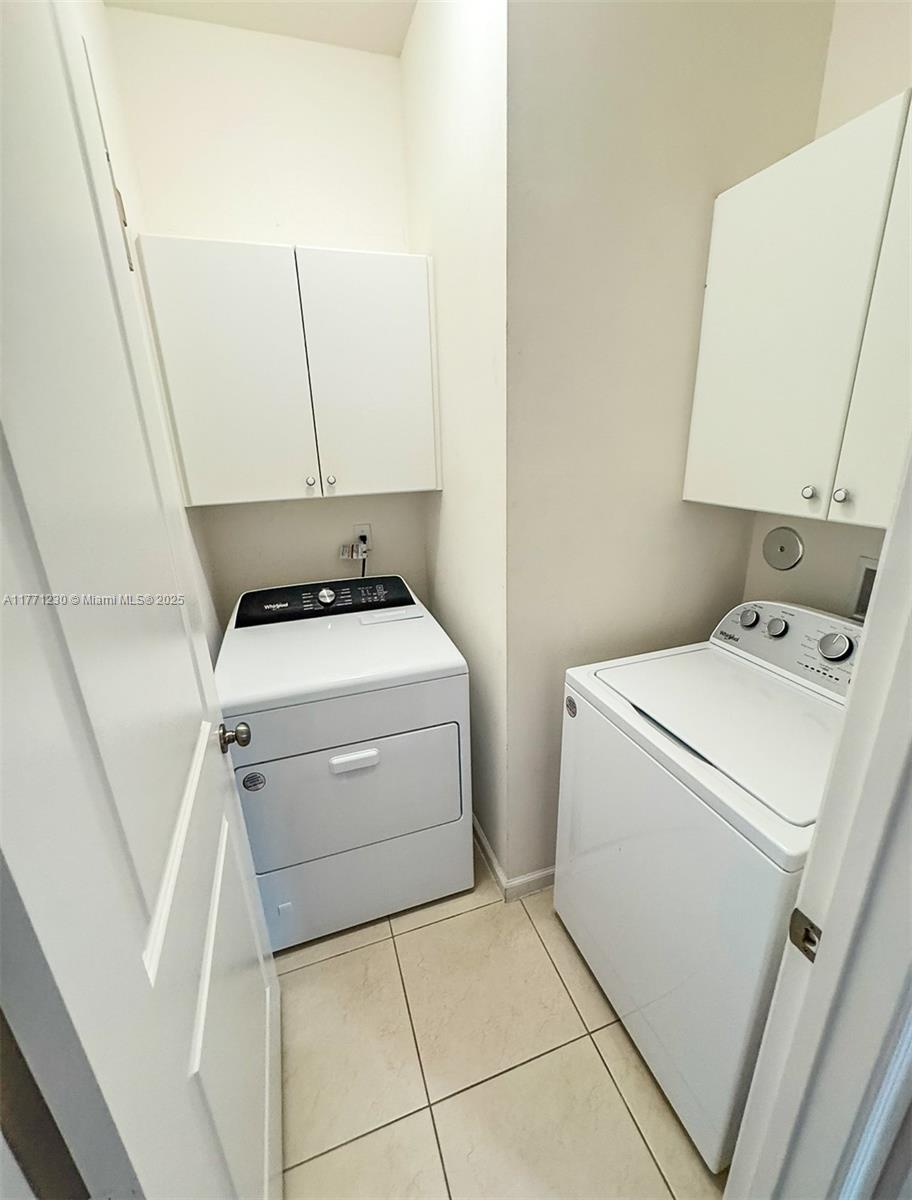 SAWGRASS LAKES - Residential