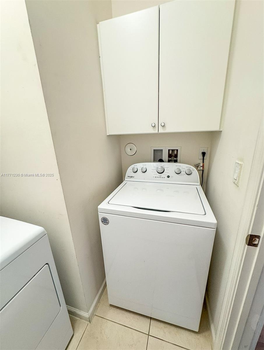 SAWGRASS LAKES - Residential