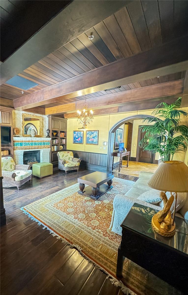 SAWGRASS LAKES - Residential