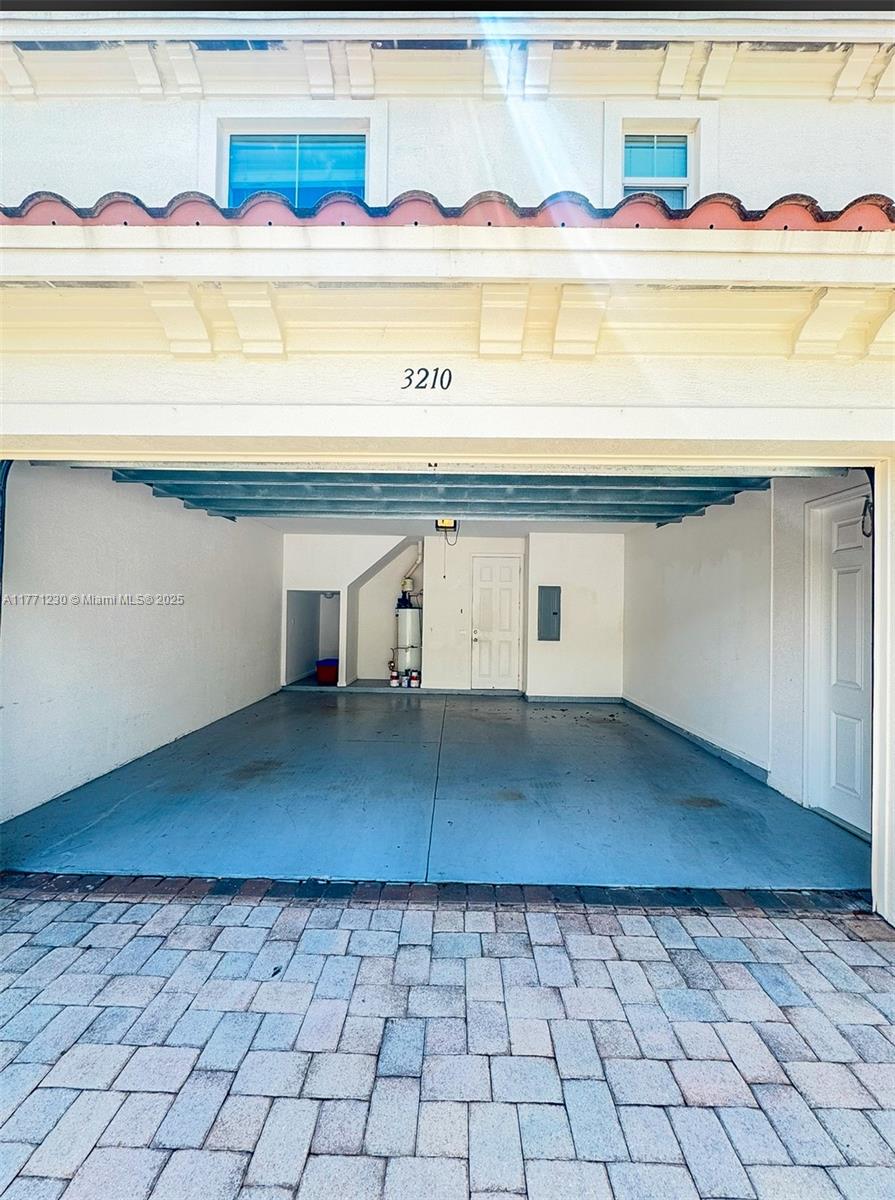 SAWGRASS LAKES - Residential