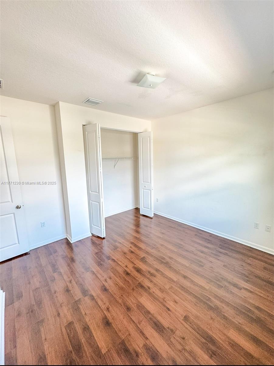 SAWGRASS LAKES - Residential