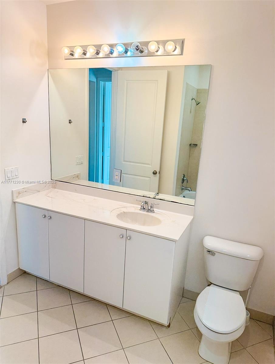 SAWGRASS LAKES - Residential