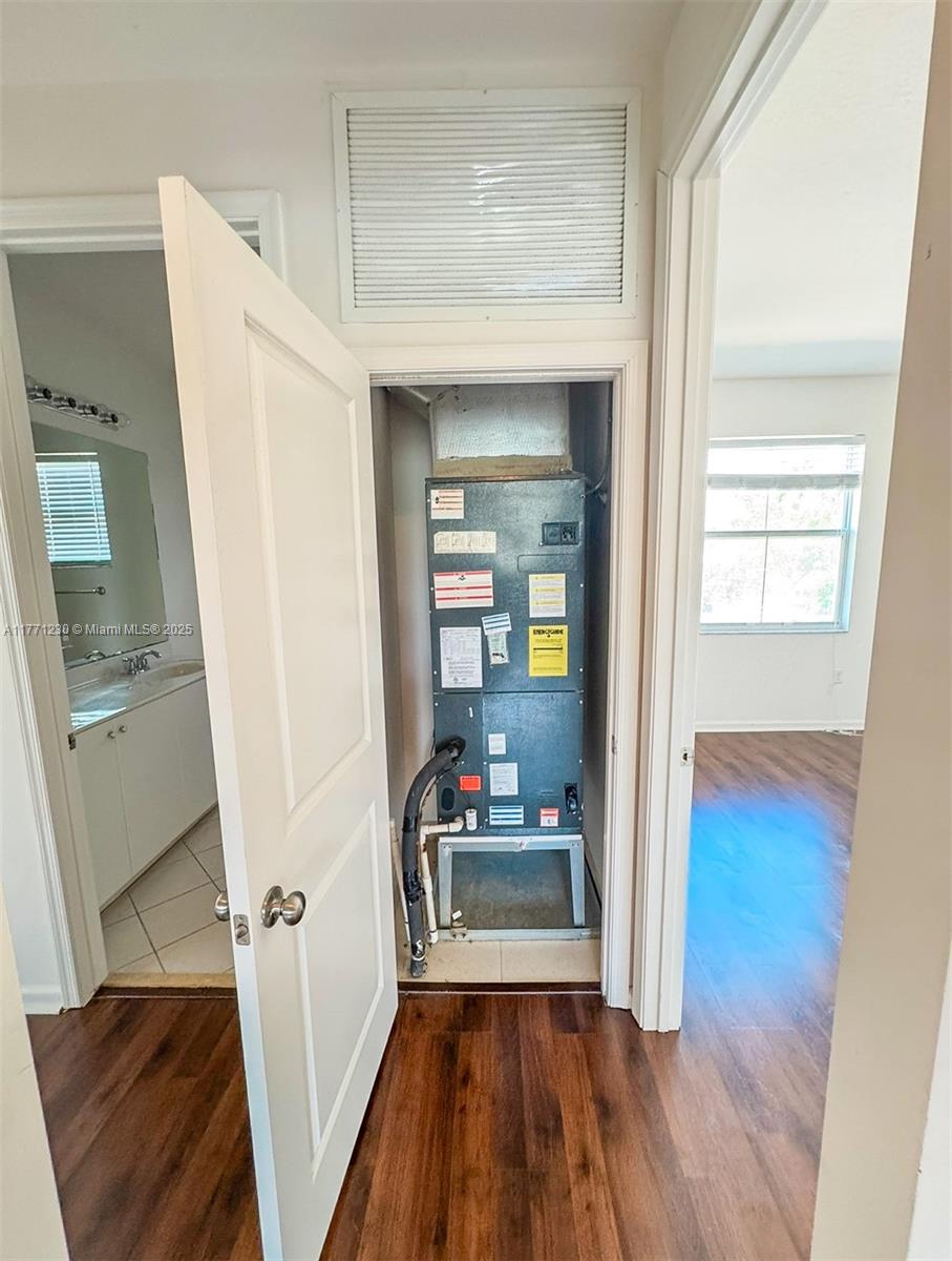 SAWGRASS LAKES - Residential