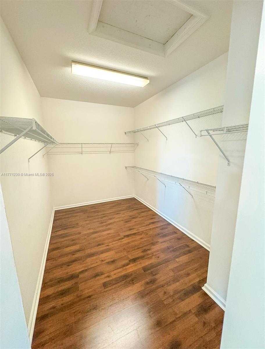 SAWGRASS LAKES - Residential