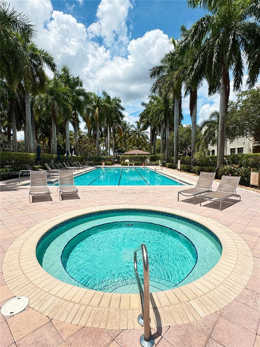 SAWGRASS LAKES - Residential