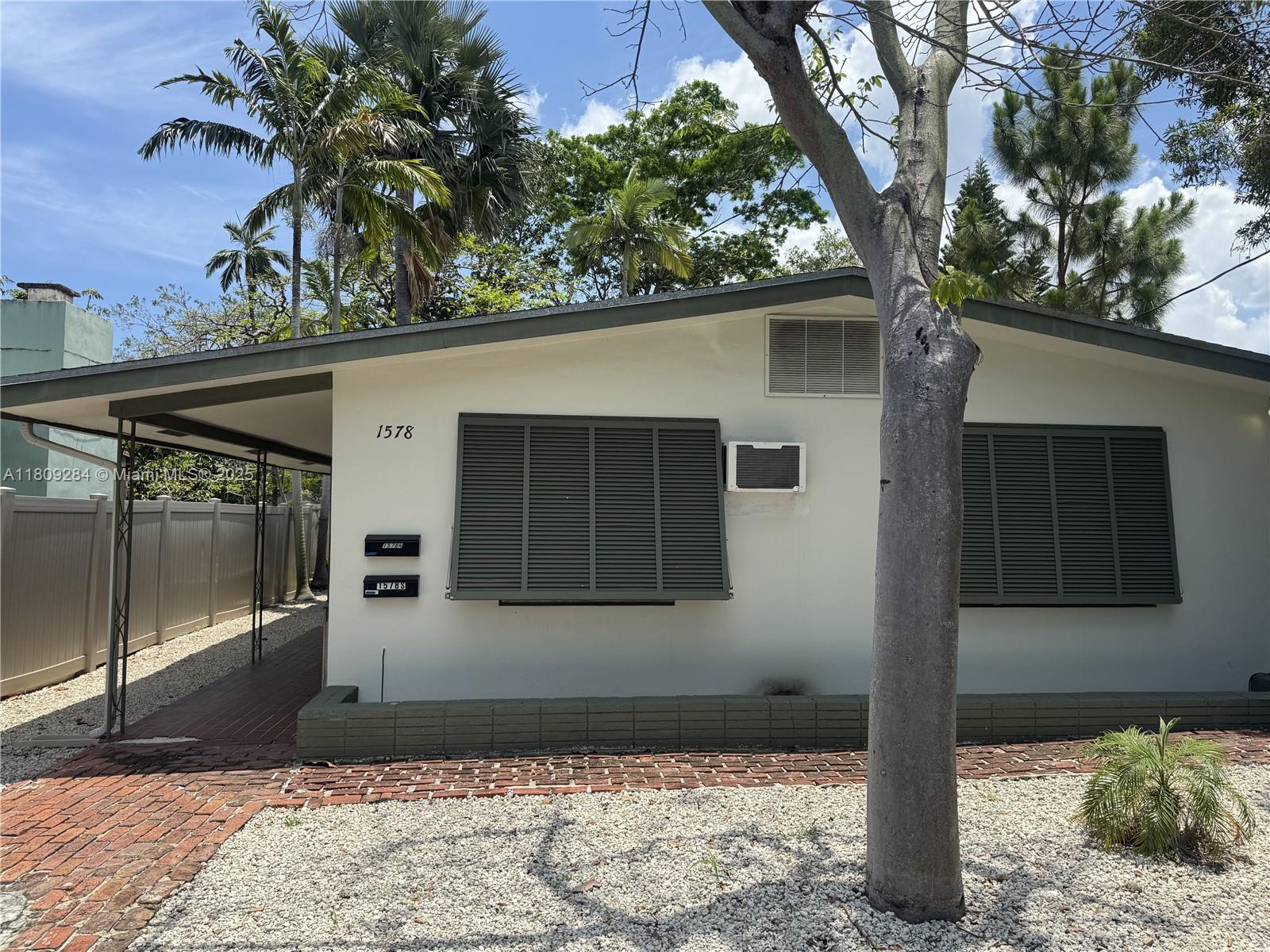 1578 Ne 33rd St S2, Oakland Park, Miami-Dade County, Florida - 1 Bedrooms  
1 Bathrooms - 