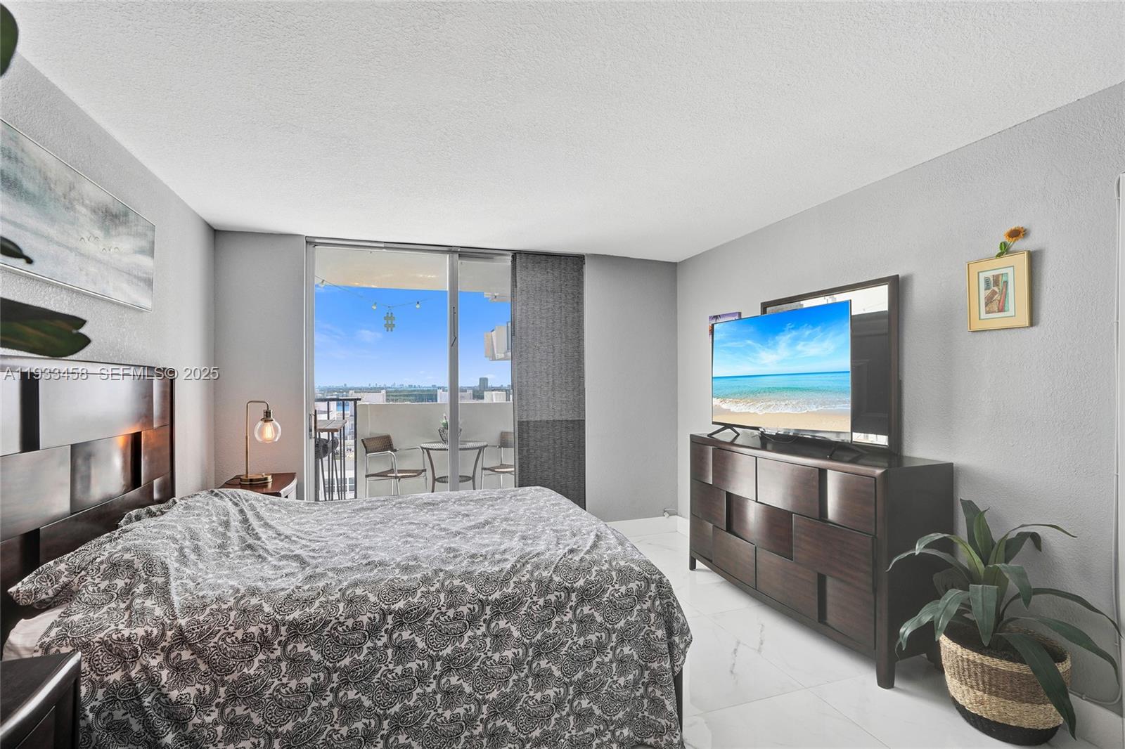 COMMODORE PLAZA CONDO - Residential