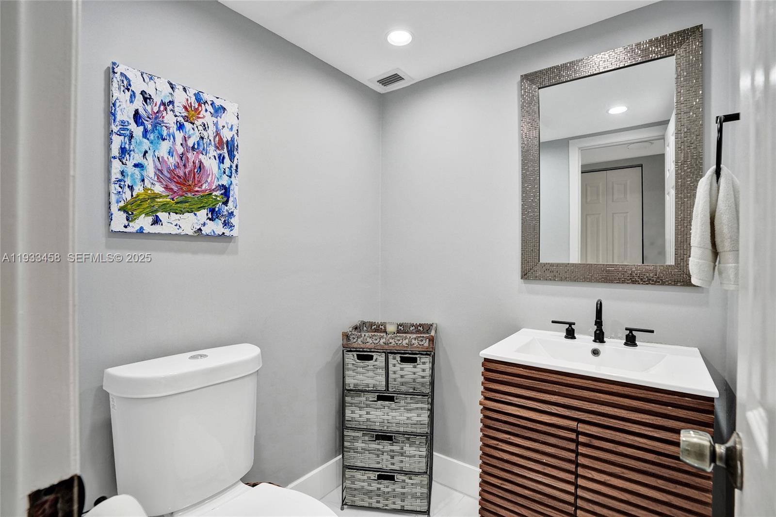 COMMODORE PLAZA CONDO - Residential