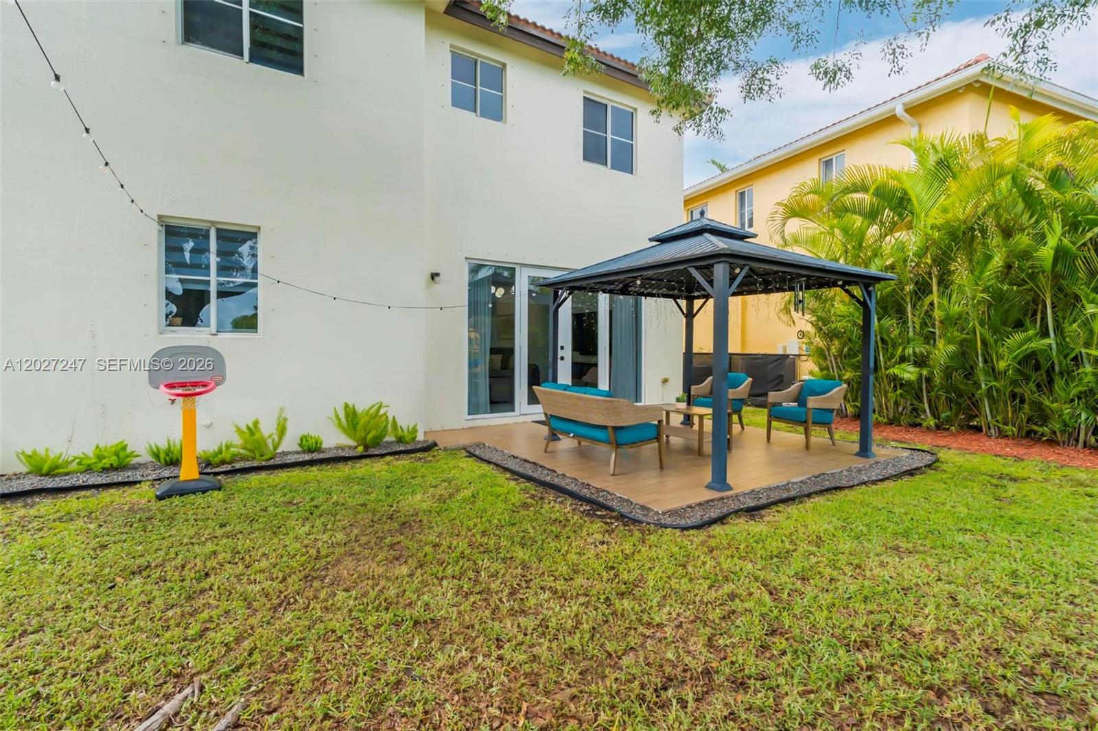 VENTANAS AT HOMESTEAD - Residential