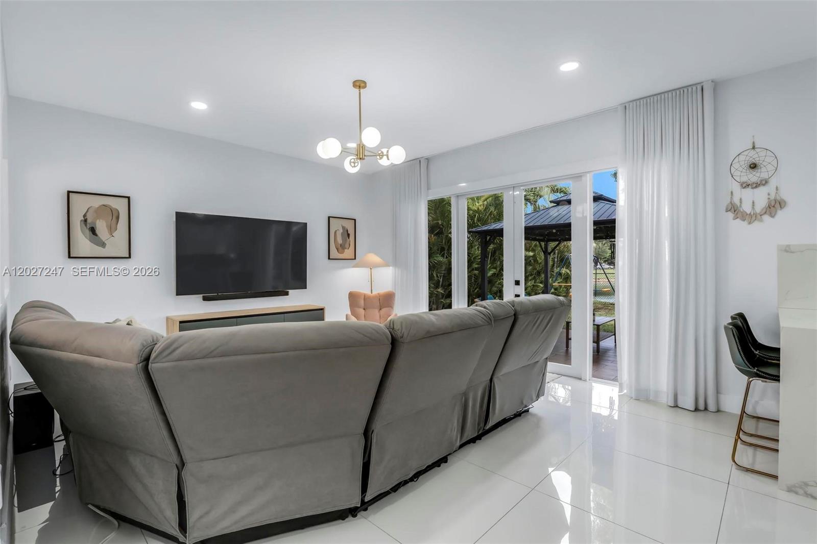 VENTANAS AT HOMESTEAD - Residential