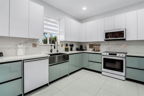 Tiny photo for 156 SE 22nd Ter, Homestead, FL 33033 (MLS # A12027247)