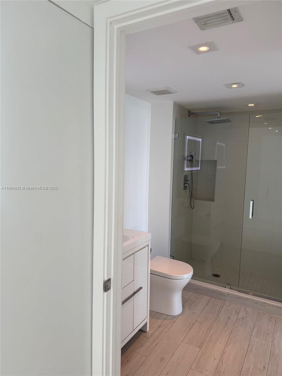 THE MARK ON BRICKELL COND - Residential Lease