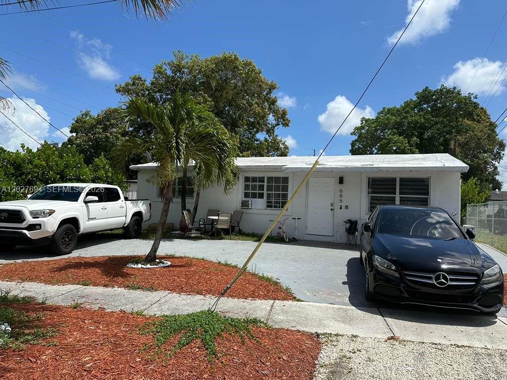 685 SW 7th Terr
