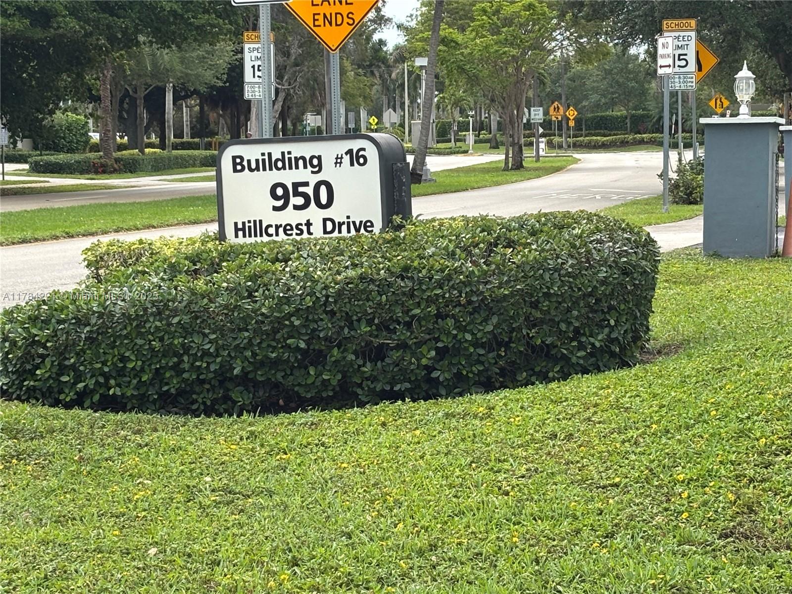 Rental Property at 950 Hillcrest Dr 102, Hollywood, Broward County, Florida - Bedrooms: 1 
Bathrooms: 2  - $1,725 MO.