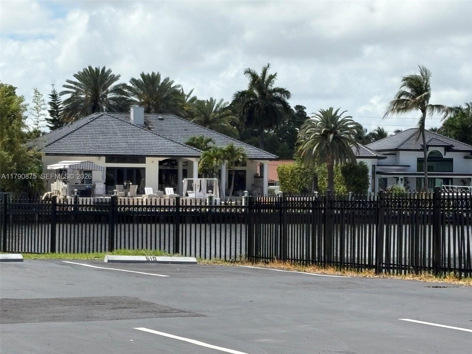 701 Three Islands Blvd 409