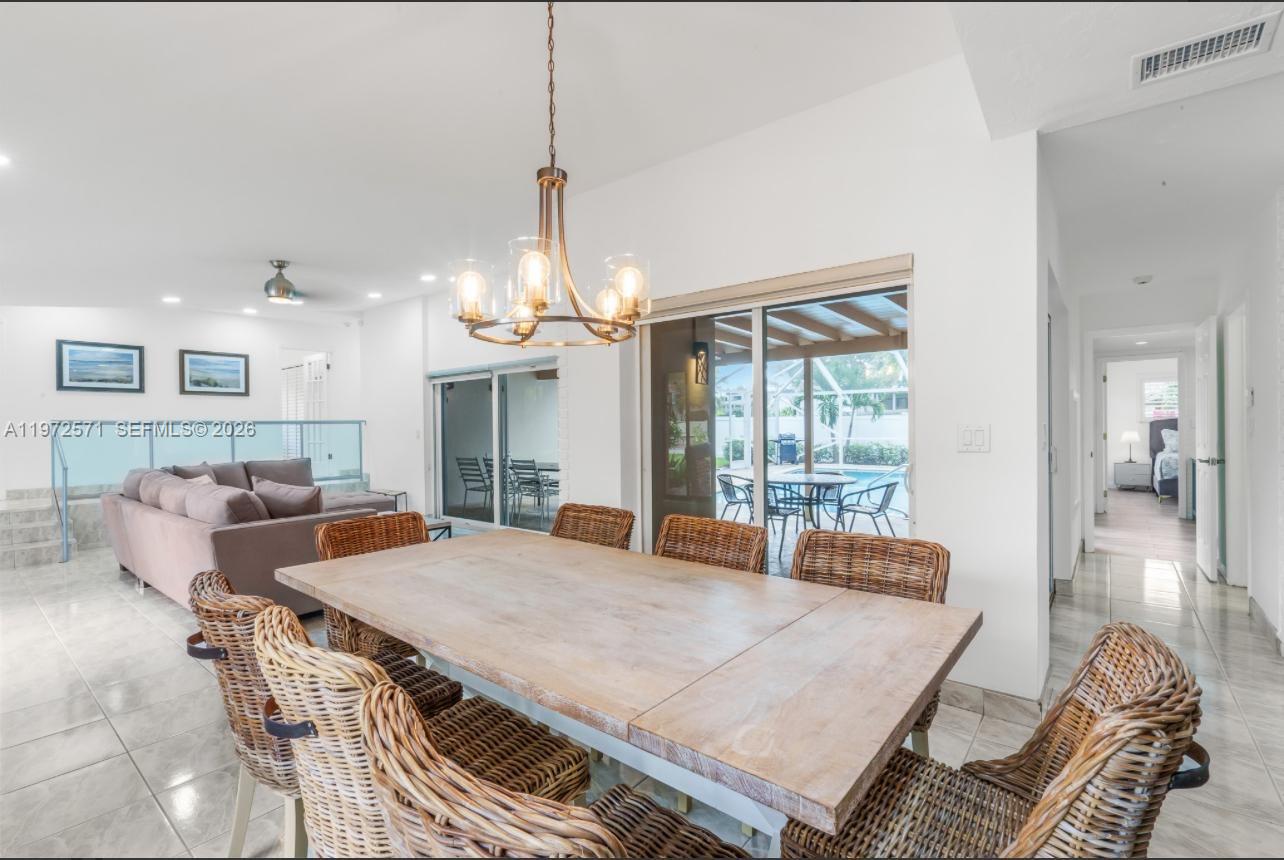 HOLLYWOOD HILLS - Residential