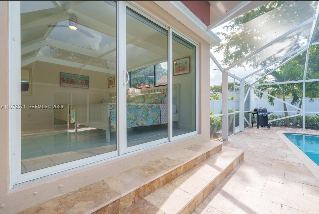 HOLLYWOOD HILLS - Residential