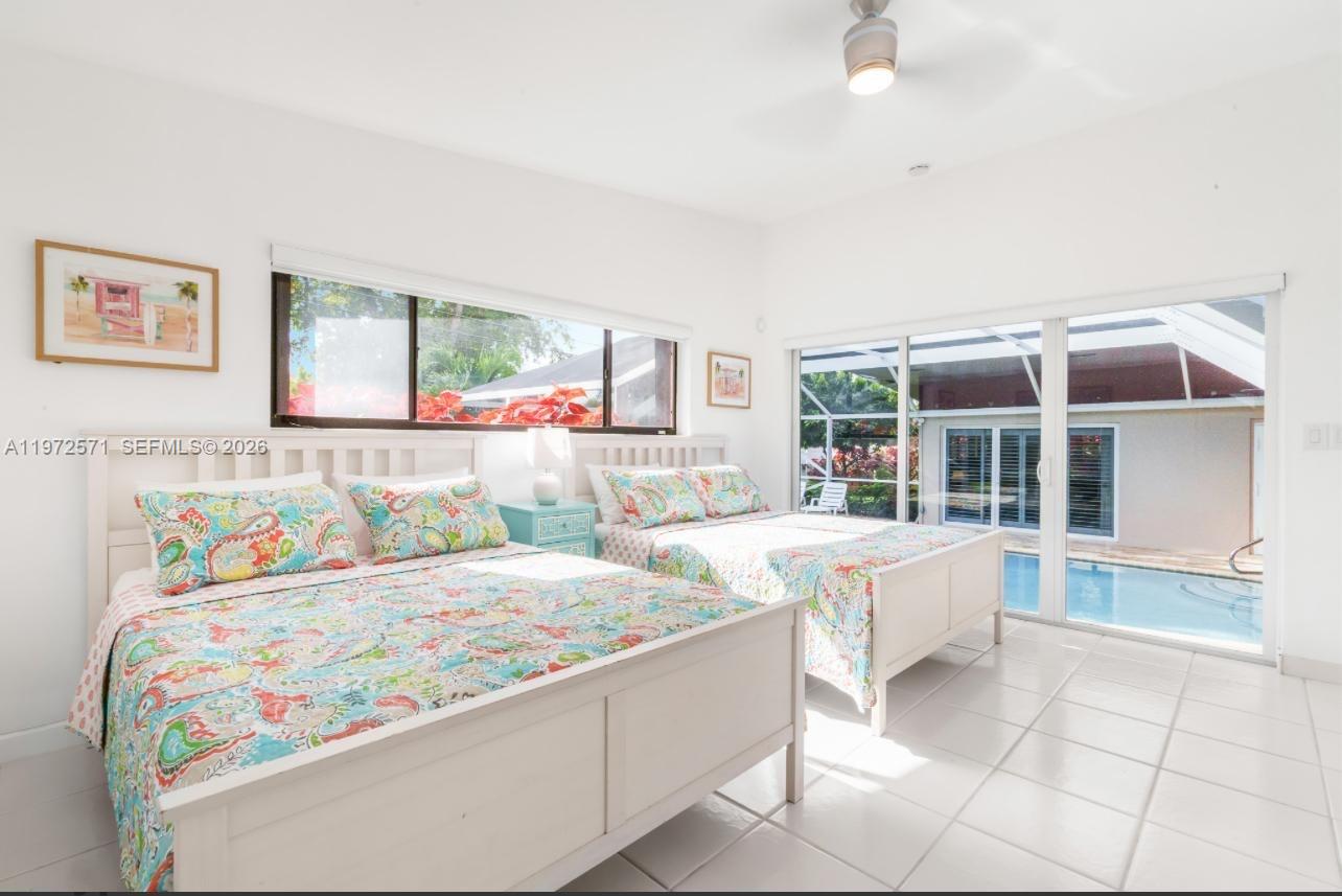 HOLLYWOOD HILLS - Residential