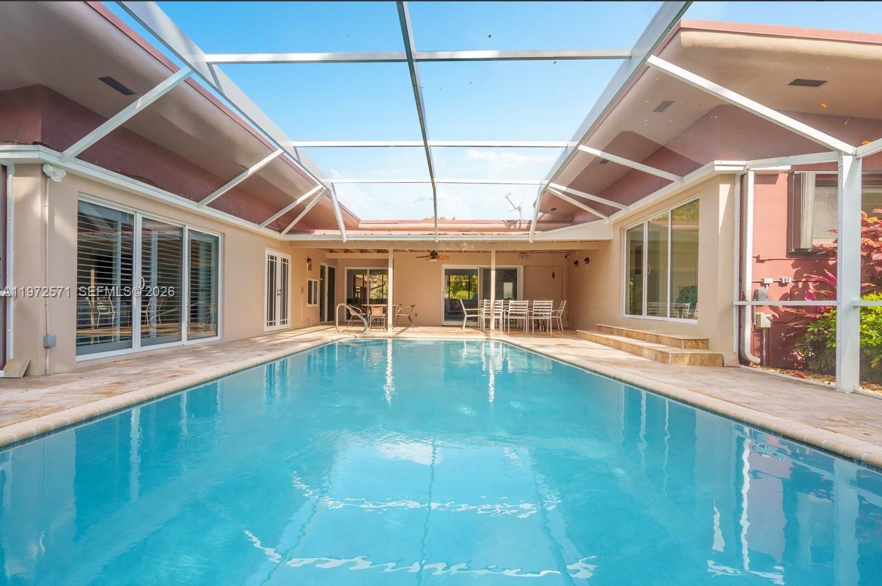 HOLLYWOOD HILLS - Residential